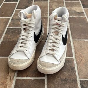 Nike White and Black High-Top Sneakers women’s size 6